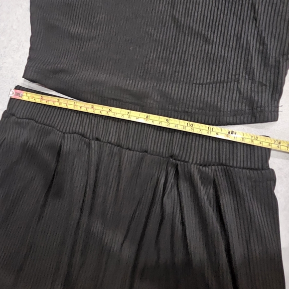 Amazon Women's 2 Piece Set, Ribbed Knit Crop Top Wide Leg Pants with Pockets - Picture 4 of 6